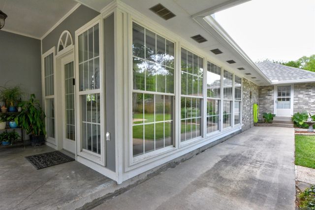 14810 Crystal Dr, Central, LA 70770