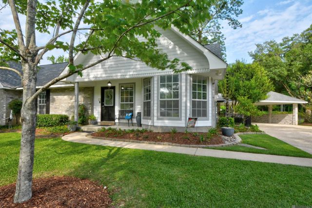14810 Crystal Dr, Central, LA 70770