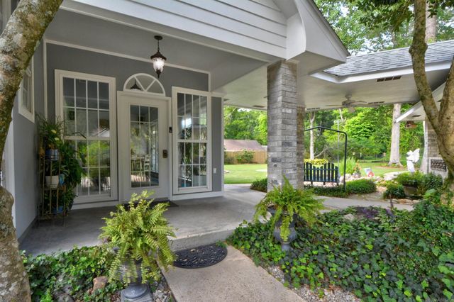14810 Crystal Dr, Central, LA 70770