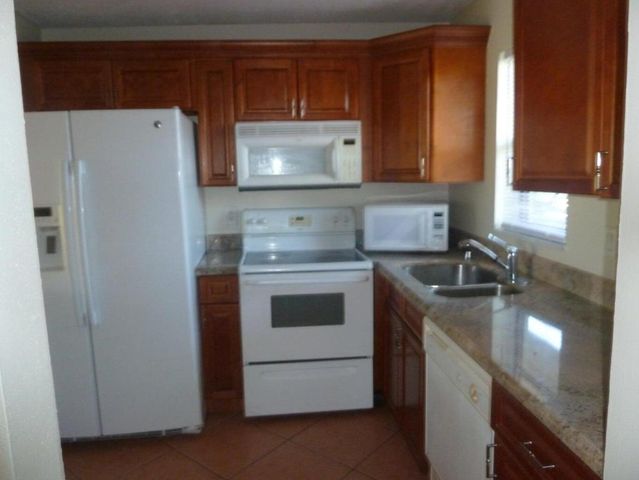 9355 SW 8th Street 103, Boca Raton, FL 33428