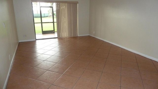 9355 SW 8th Street 103, Boca Raton, FL 33428