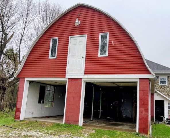 2311 E Glendora Road, Buchanan, MI 49107