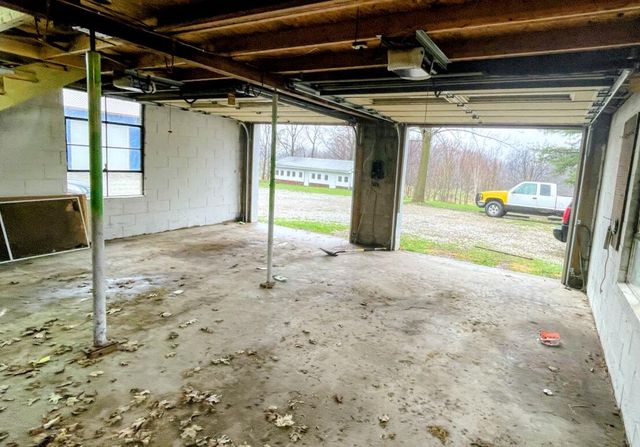 2311 E Glendora Road, Buchanan, MI 49107