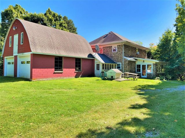 2311 E Glendora Road, Buchanan, MI 49107