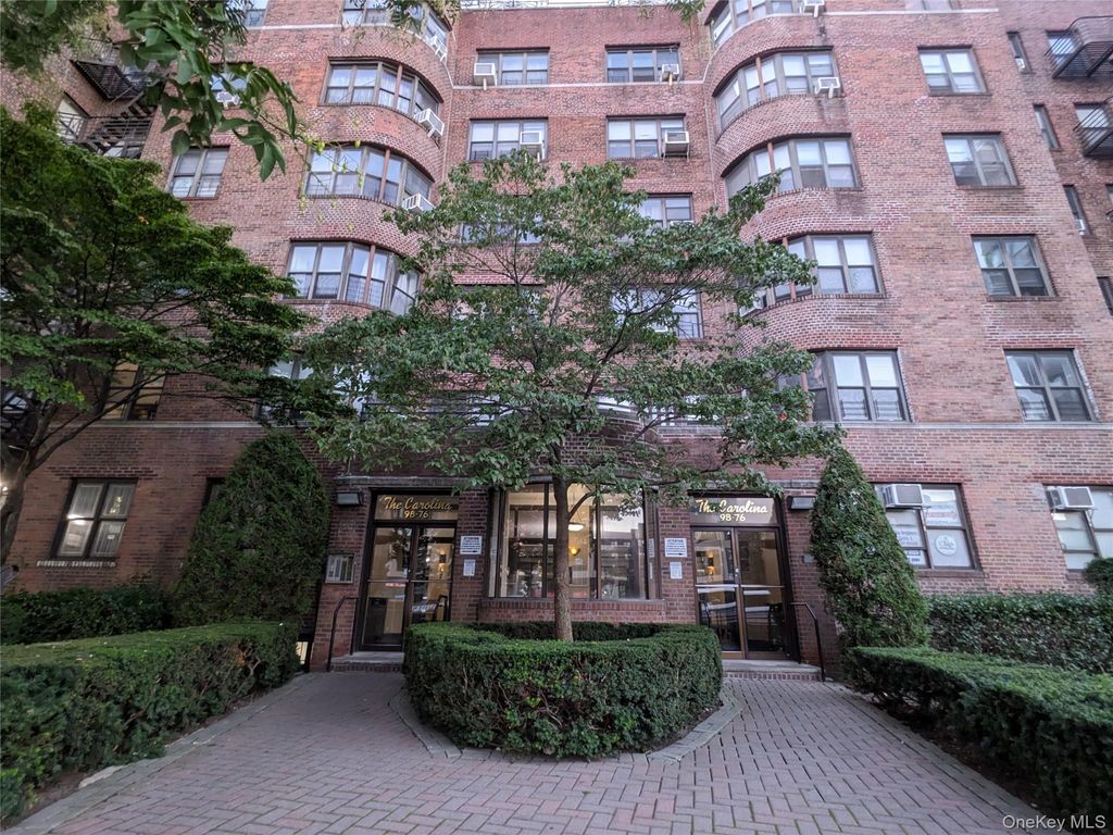98-17 Queens boulevard 5 N, Rego Park, NY 11374