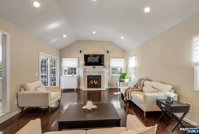 8 Prescott Road, Ho-ho-kus, NJ 07423