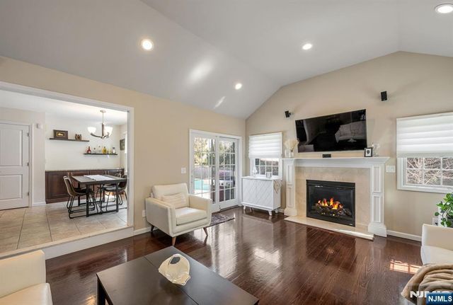 8 Prescott Road, Ho-ho-kus, NJ 07423