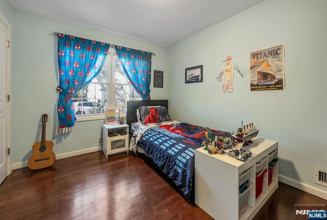 8 Prescott Road, Ho-ho-kus, NJ 07423