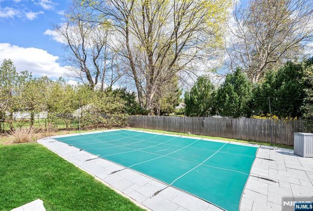 8 Prescott Road, Ho-ho-kus, NJ 07423