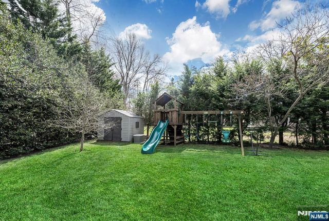 8 Prescott Road, Ho-ho-kus, NJ 07423