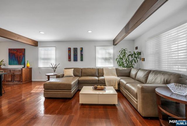 8 Prescott Road, Ho-ho-kus, NJ 07423