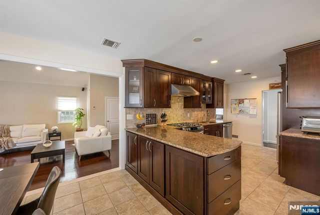 8 Prescott Road, Ho-ho-kus, NJ 07423
