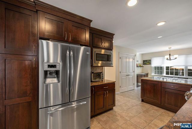 8 Prescott Road, Ho-ho-kus, NJ 07423