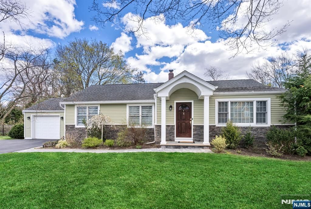 8 Prescott Road, Ho-ho-kus, NJ 07423