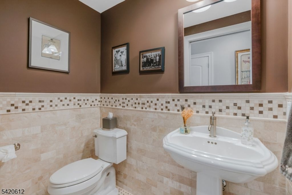 8 Schmidt Cir, Watchung Boro, NJ 07069 — photo 4