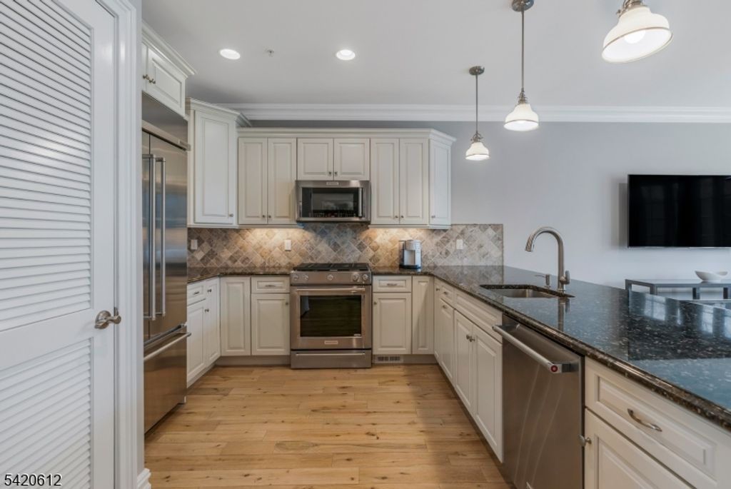 8 Schmidt Cir, Watchung Boro, NJ 07069 — photo 5