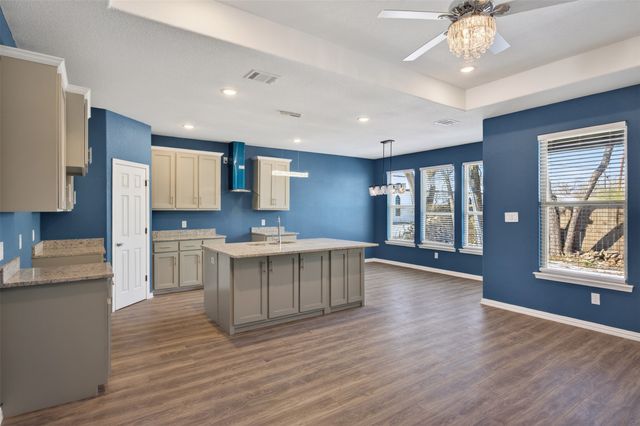 601 E Willingham Street, Cleburne, TX 76031