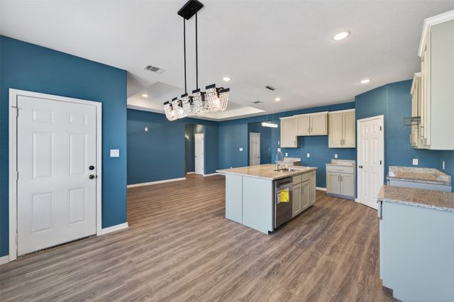 601 E Willingham Street, Cleburne, TX 76031