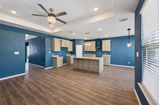 601 E Willingham Street, Cleburne, TX 76031