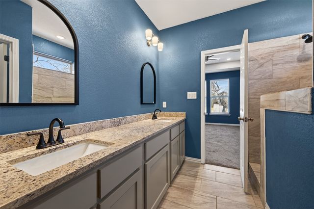 601 E Willingham Street, Cleburne, TX 76031