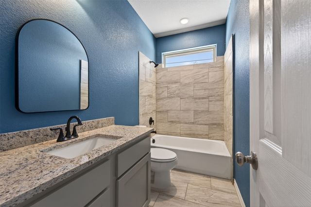 601 E Willingham Street, Cleburne, TX 76031