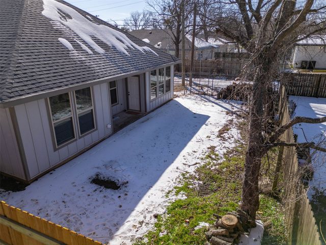 601 E Willingham Street, Cleburne, TX 76031