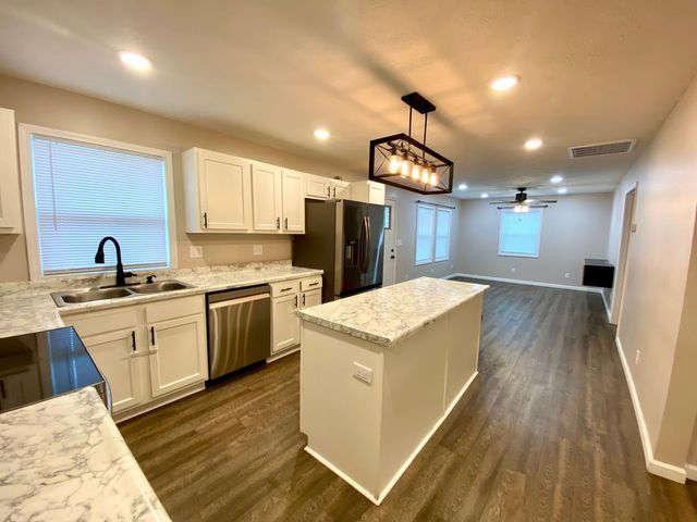 721 N 17th Street, Herrin, IL 62848