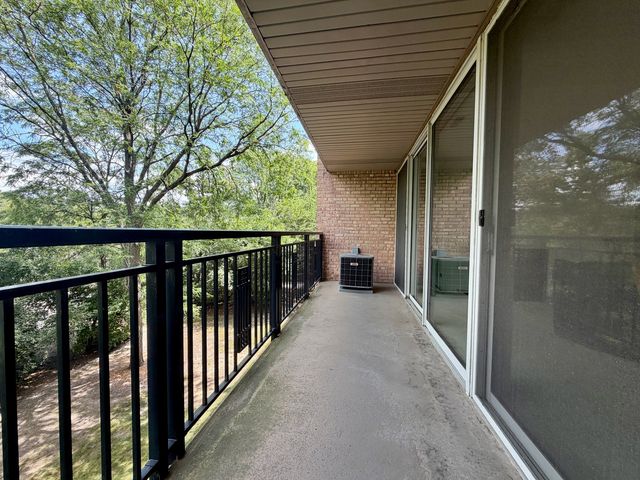 5950 Oakwood Drive 3M, Lisle, IL 60532