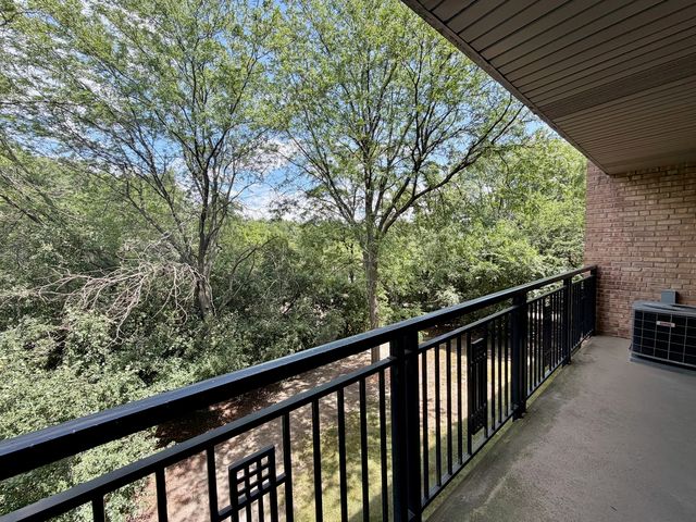 5950 Oakwood Drive 3M, Lisle, IL 60532