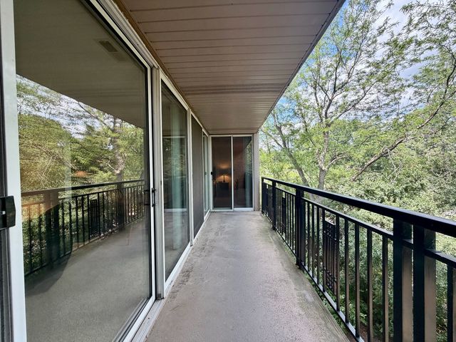 5950 Oakwood Drive 3M, Lisle, IL 60532