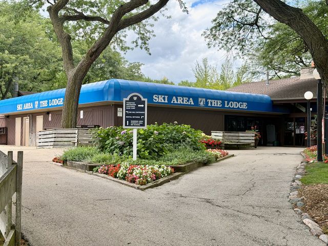 5950 Oakwood Drive 3M, Lisle, IL 60532