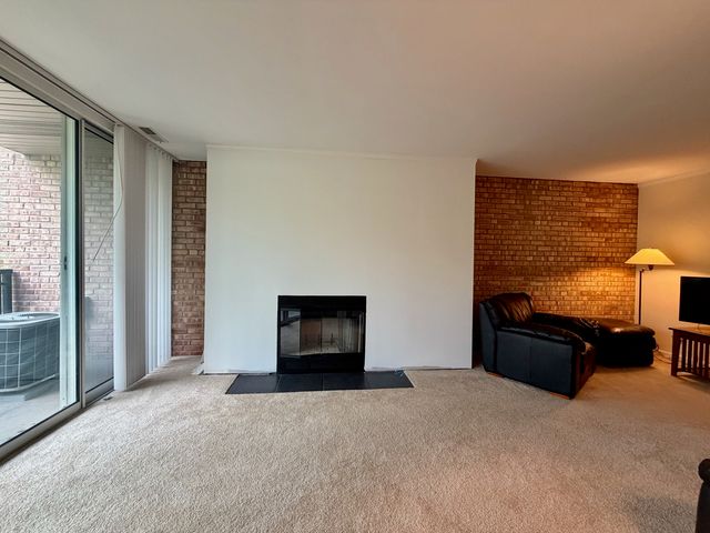 5950 Oakwood Drive 3M, Lisle, IL 60532