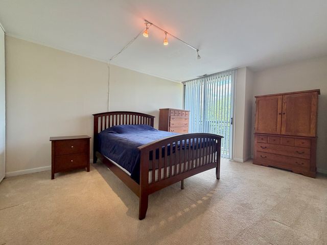 5950 Oakwood Drive 3M, Lisle, IL 60532