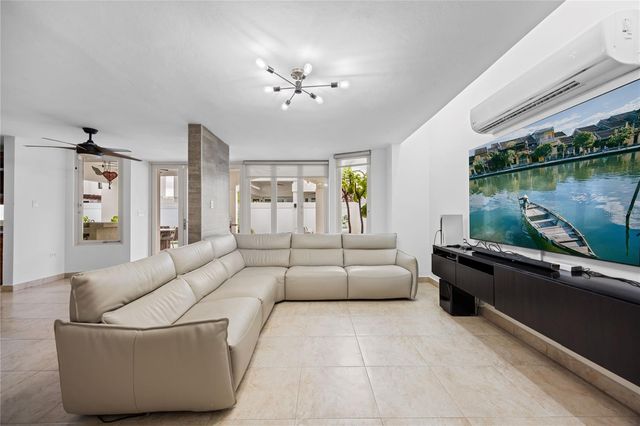 Calle Princesa Diana 52 ESTANCIAS REALES, Guaynabo, PR 00969