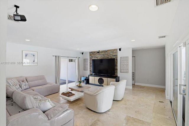 9665 SW 136th St, Miami, FL 33176
