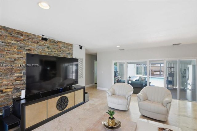 9665 SW 136th St, Miami, FL 33176