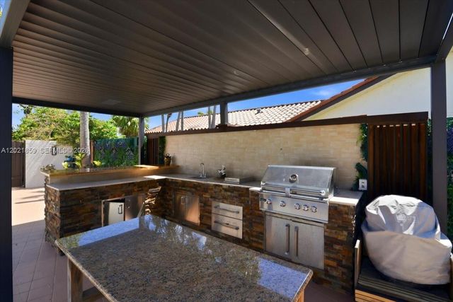 9665 SW 136th St, Miami, FL 33176