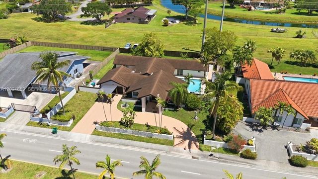 9665 SW 136th St, Miami, FL 33176