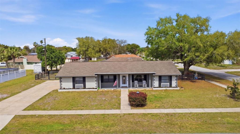 Image 2 of property listing at 184 QUAIL ROOST STREET, Deltona, FL 32725