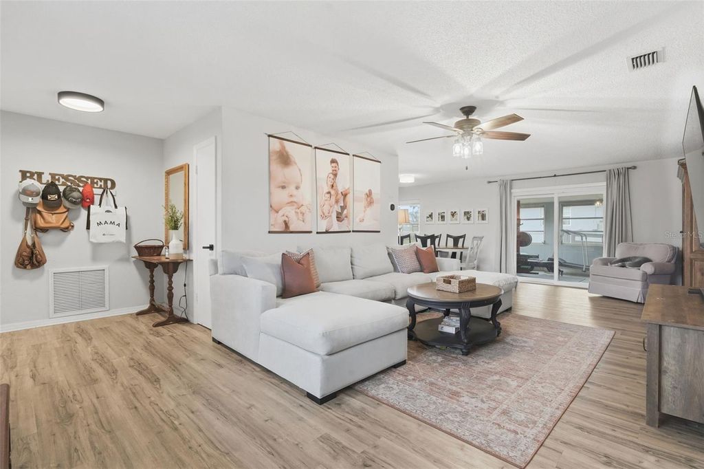 Image 11 of property listing at 184 QUAIL ROOST STREET, Deltona, FL 32725