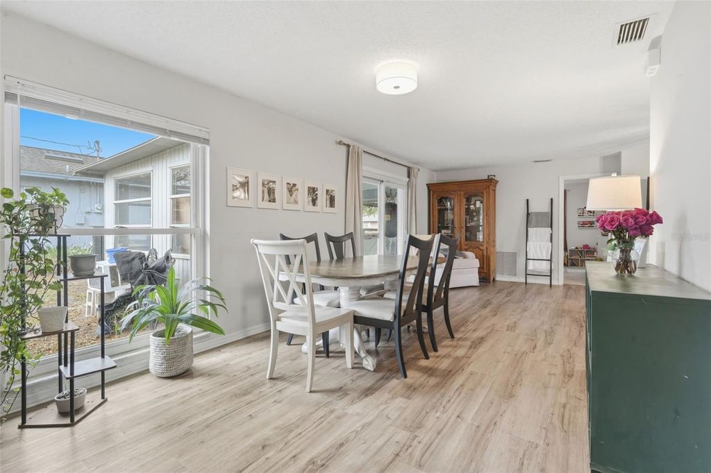 Image 19 of property listing at 184 QUAIL ROOST STREET, Deltona, FL 32725