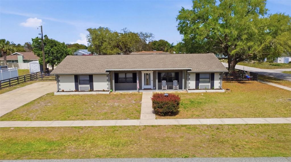 Image 4 of property listing at 184 QUAIL ROOST STREET, Deltona, FL 32725