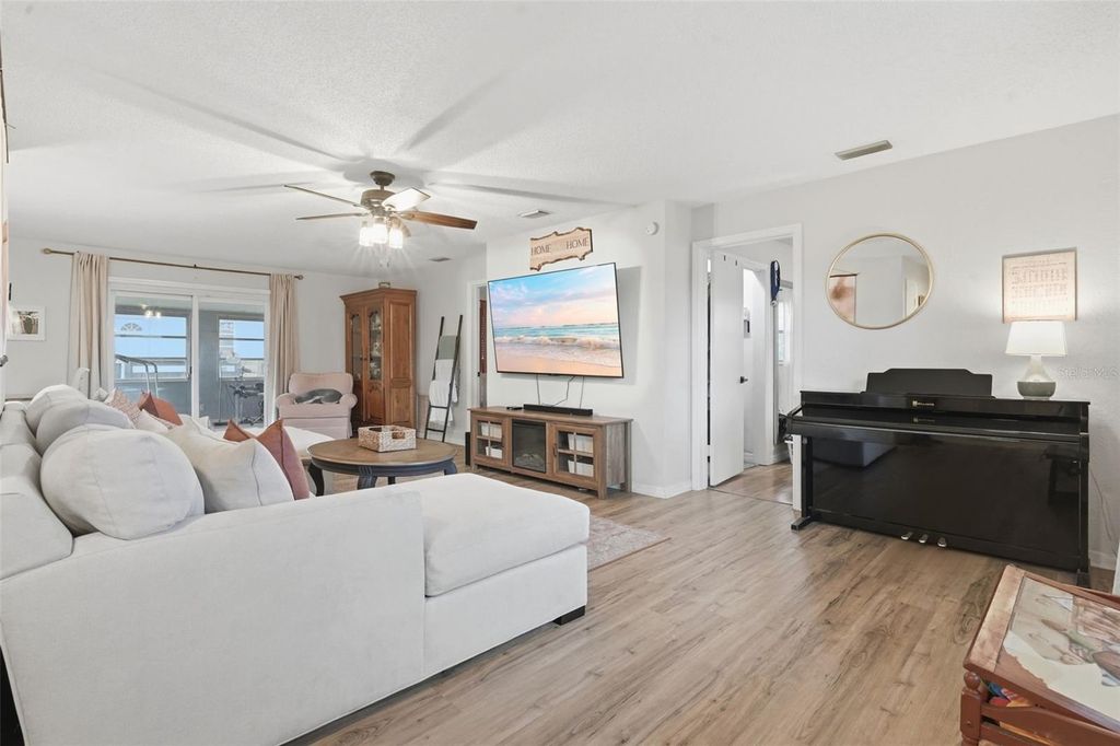 Image 9 of property listing at 184 QUAIL ROOST STREET, Deltona, FL 32725