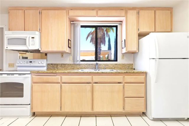 25274 Skyline, Apple Valley, CA 92308