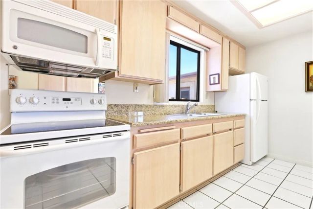 25274 Skyline, Apple Valley, CA 92308