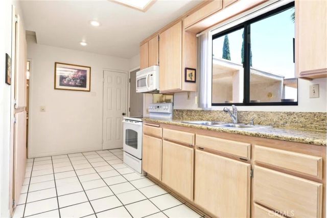 25274 Skyline, Apple Valley, CA 92308