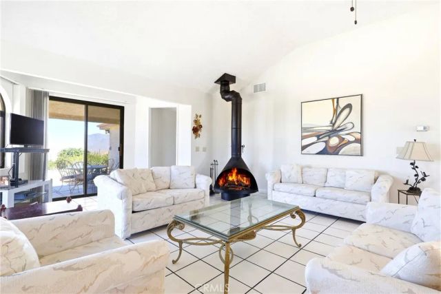 25274 Skyline, Apple Valley, CA 92308