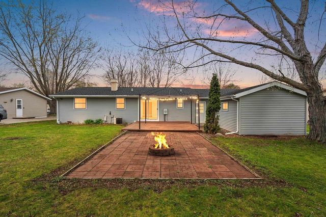 205 FAIRWAY STREET, Combined Locks, WI 54113