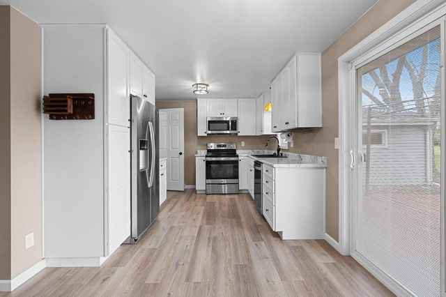 205 FAIRWAY STREET, Combined Locks, WI 54113