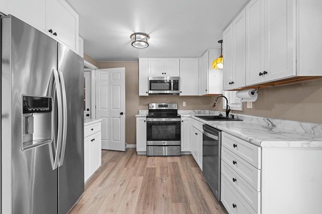 205 FAIRWAY STREET, Combined Locks, WI 54113